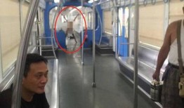 重庆女士爆料轻轨视频,惊险一幕！轻轨突发状况引关注