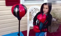 娃娃爆料最新搞笑视频在线观看,最新搞笑视频，笑料百出，在线观看乐翻天！